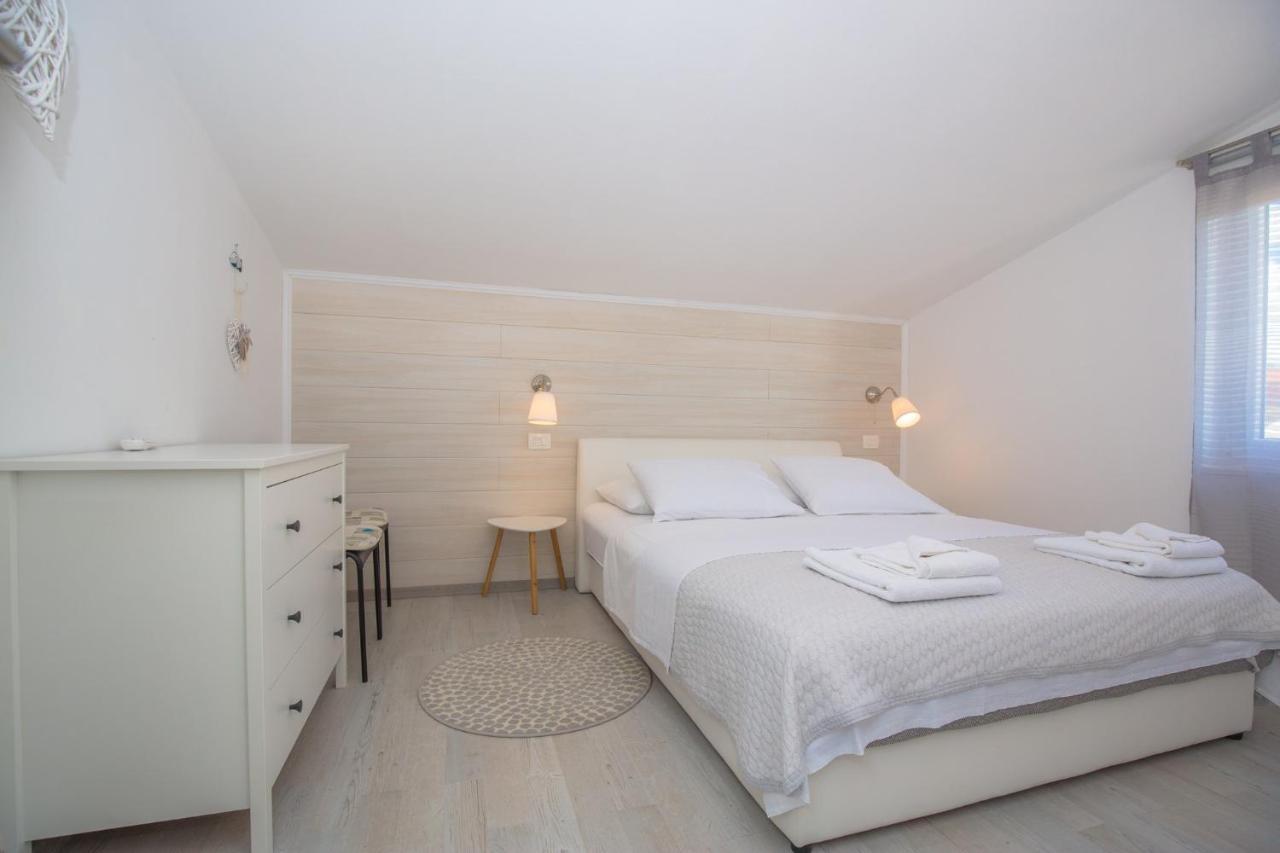 Apartments In Rogoznica 36019 Exterior photo